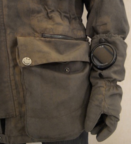 het horlogevenster in de mouw van de Goggle Jacket