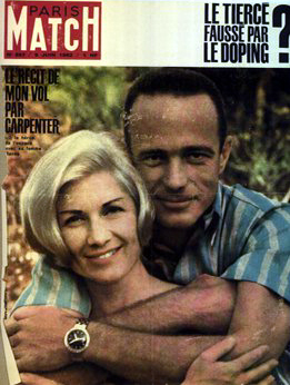 Mercury astronaut Scott Carpenter draagt een Bulova Astronaut op de cover van Paris Match