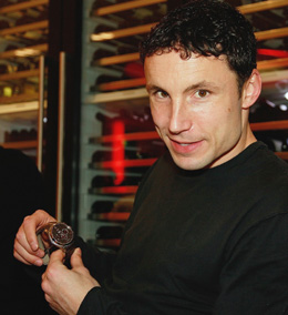 Mark van Bommel met zijn Ebel Classic Hexagon "FC Bayern M�nchen" - klik aan voor een grote afbeelding van het horloge