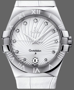 Een uitvoering van Omega's witte Constellation Ladies Quartz 35mm